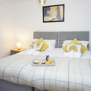 2bedrm-4guests-parking-nearstation London